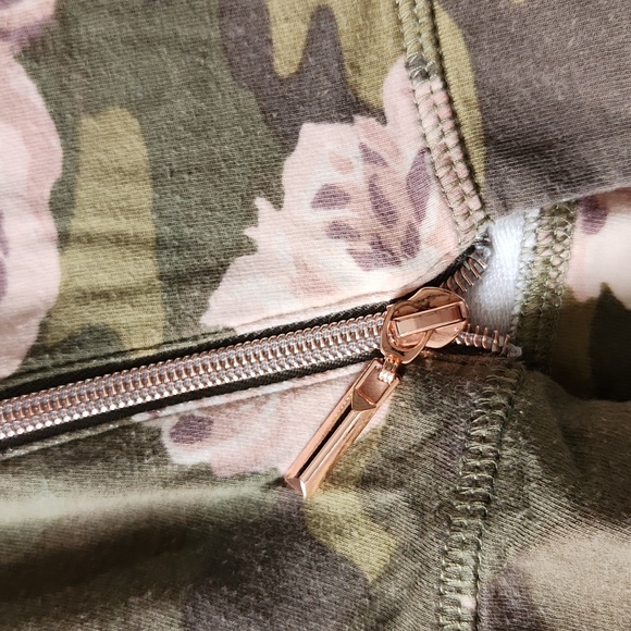 Stella & Dot Crush It Pullover in Green snd Pink Camo - Picture 4 of 6